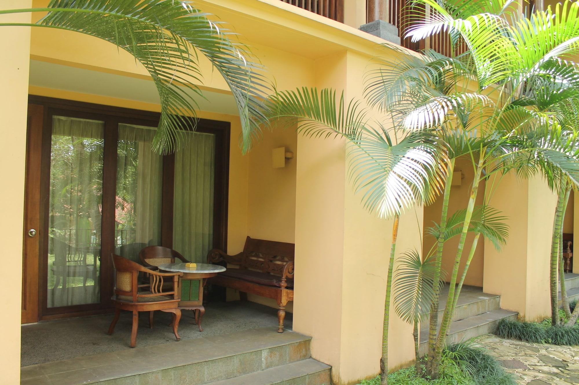 Laras Asri Resort & Spa サラティガ エクステリア 写真