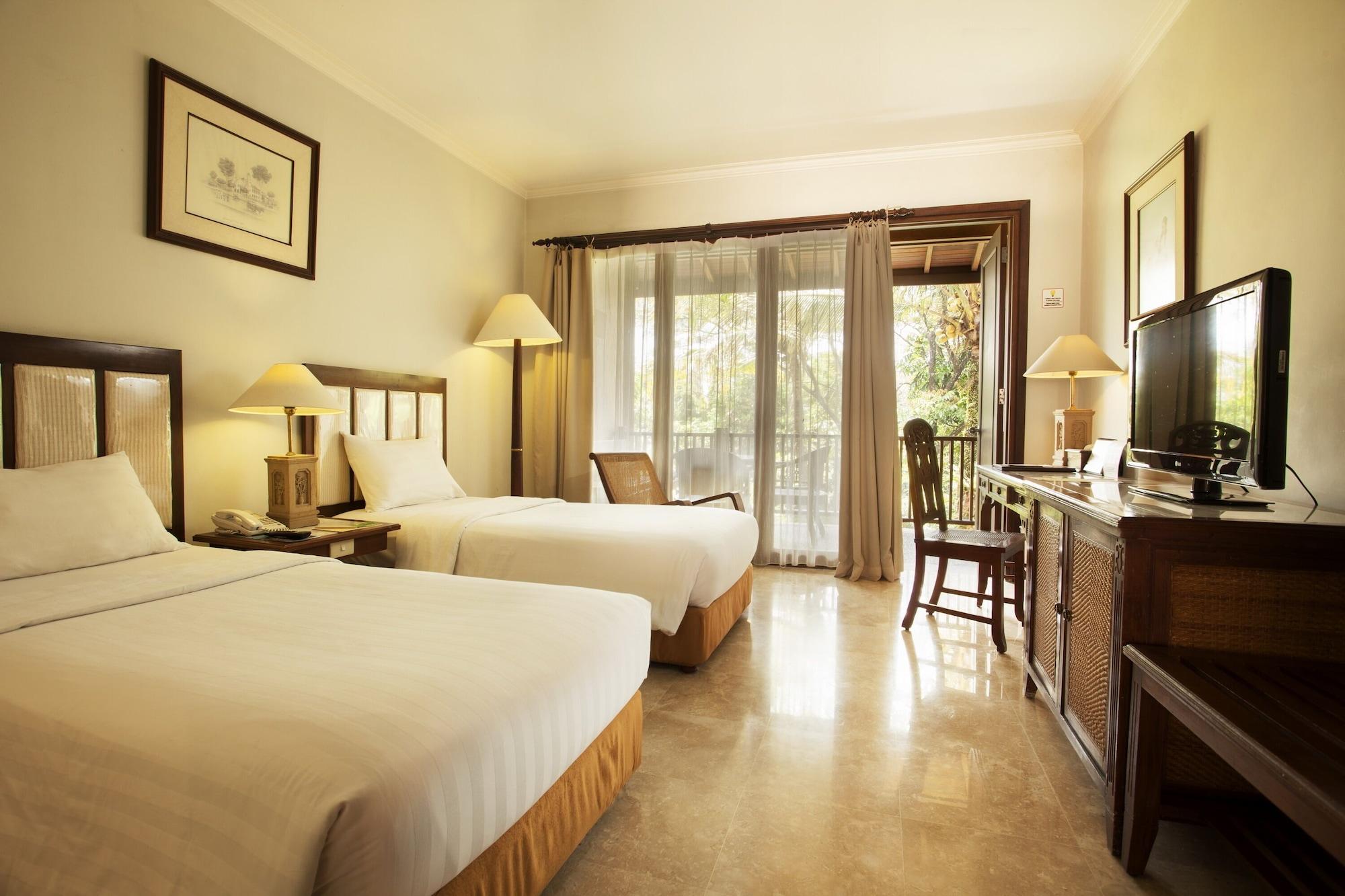 Laras Asri Resort & Spa サラティガ エクステリア 写真