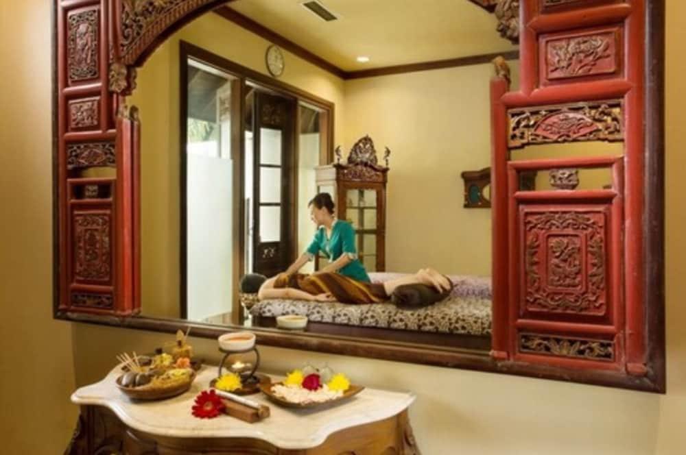 Laras Asri Resort & Spa サラティガ エクステリア 写真