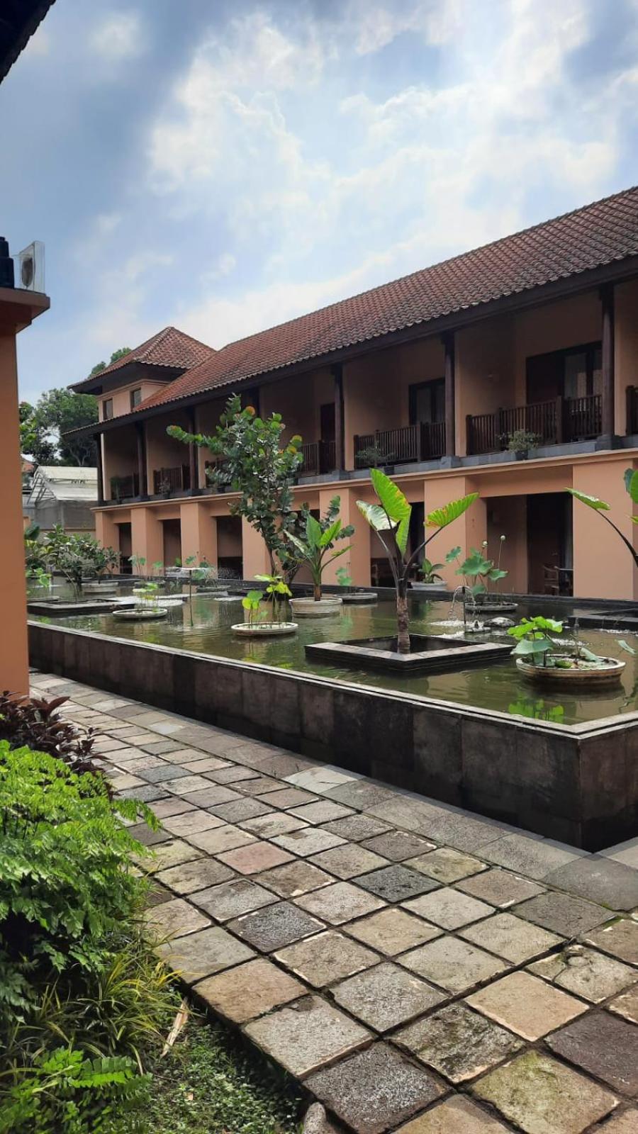 Laras Asri Resort & Spa サラティガ エクステリア 写真