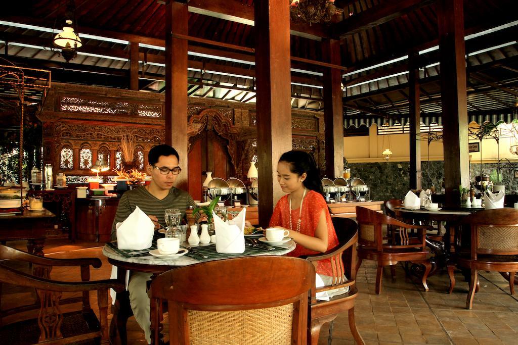 Laras Asri Resort & Spa サラティガ エクステリア 写真