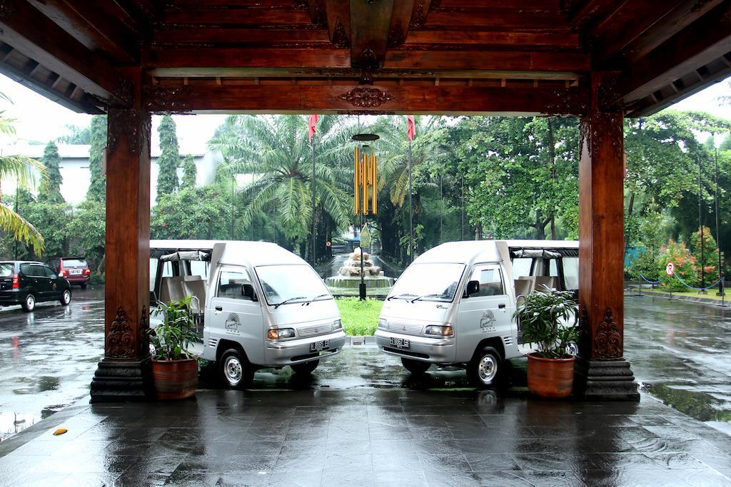 Laras Asri Resort & Spa サラティガ エクステリア 写真