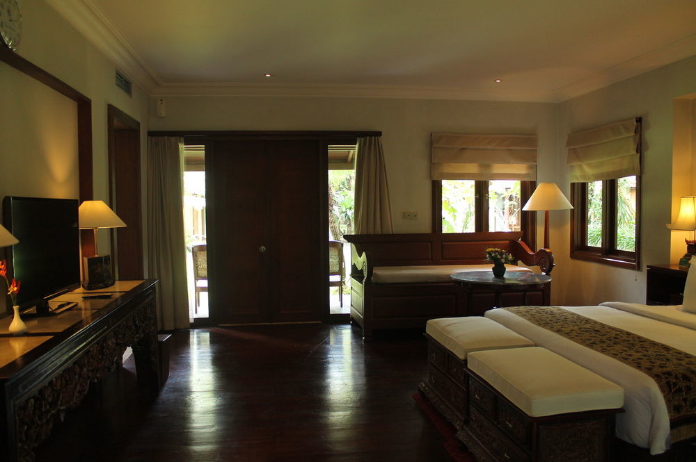 Laras Asri Resort & Spa サラティガ エクステリア 写真