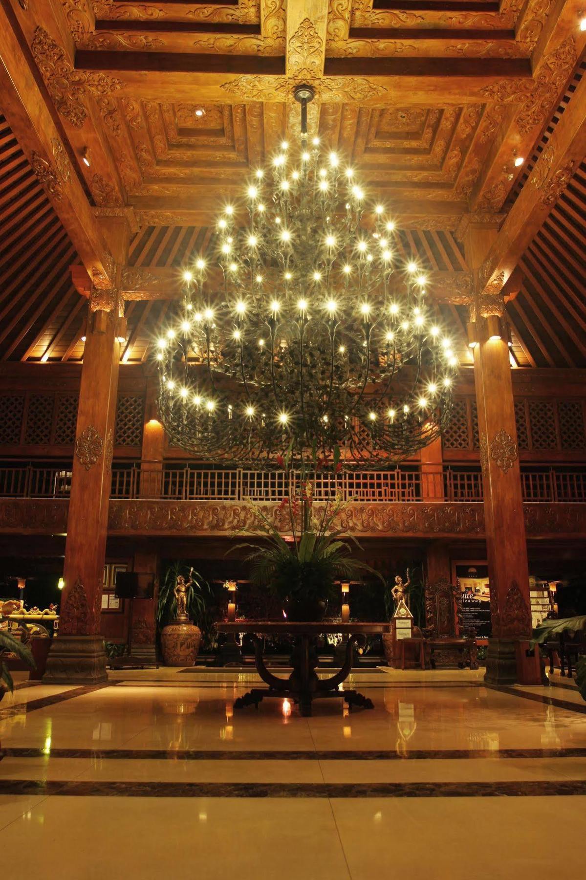 Laras Asri Resort & Spa サラティガ エクステリア 写真