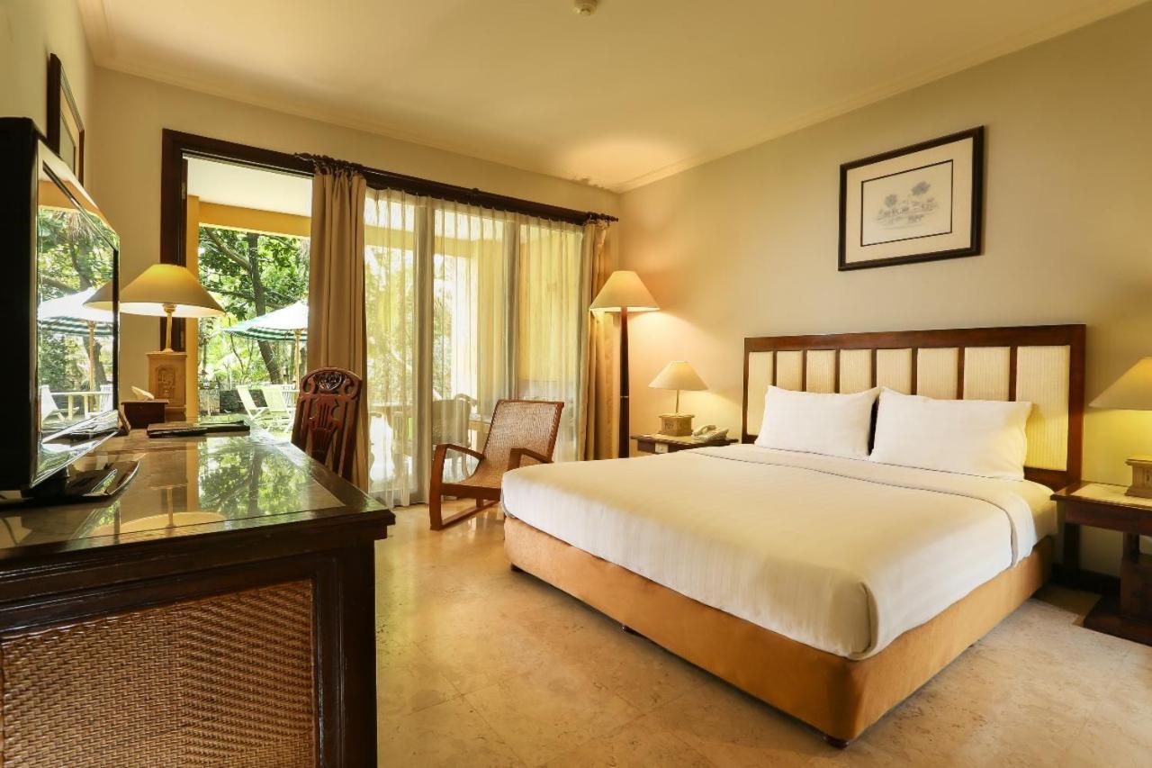 Laras Asri Resort & Spa サラティガ エクステリア 写真